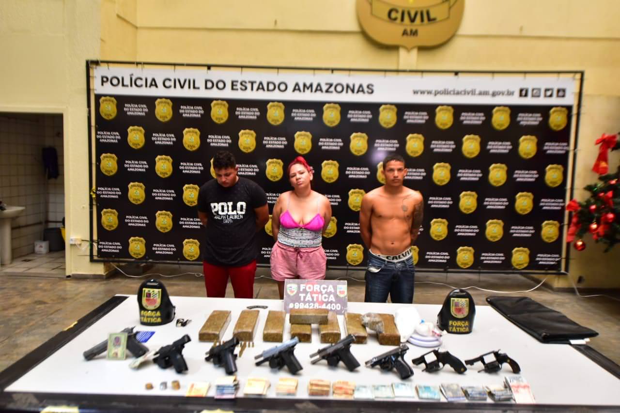 Polícia prende trio e apreende 8 kg de drogas e armas de grosso calibre
