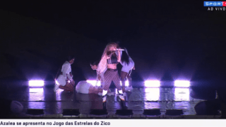 Bailarina de Iggy Azalea desmaia no palco durante show no Brasil; veja vídeo