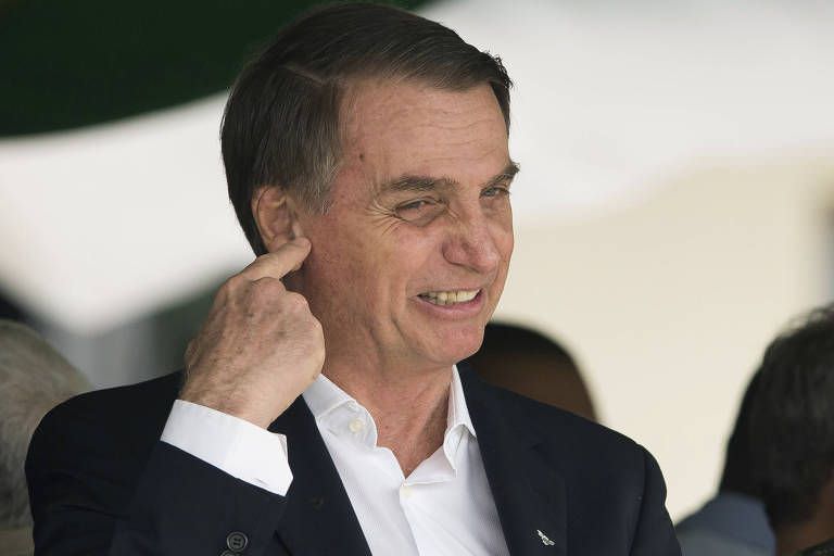 Bolsonaro assina projeto de lei que regula educação domiciliar