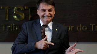 Bolsonaro distribui cartilha com procedimentos que ele não seguiu como político