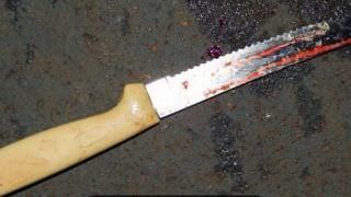 Mulher mata o filho com faca de pão após briga na noite de Natal