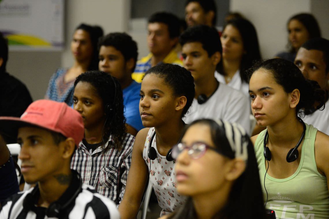 Nem-nem: 23% de brasileiros jovens nem estudam e nem trabalham