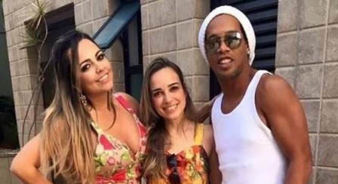 Ronaldinho Gaúcho e noivas irão passar Réveillon juntos