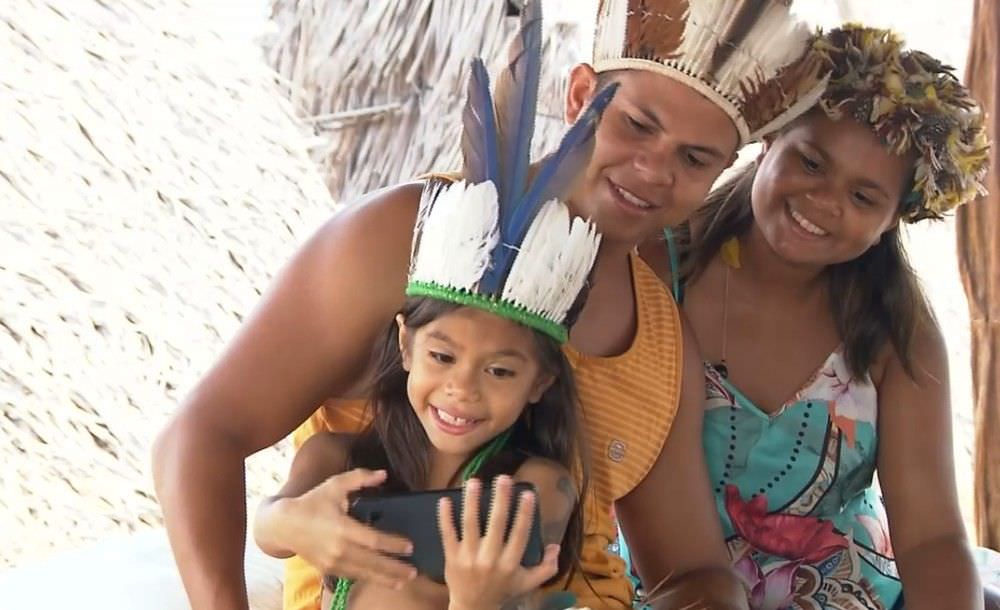 Índia de 7 anos faz sucesso nas redes sociais com mais de 60 mil seguidores