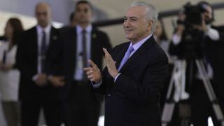 "Saio com a alma leve e a consciência do dever cumprido”, diz Temer