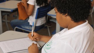 Taxa de ingresso ao nível superior é maior entre alunos da rede privada