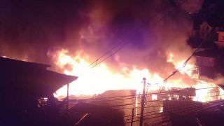 Incêndio de grandes proporções destrói casas no Educandos