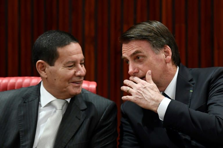 Bolsonaro convoca reunião de emergência sobre a situação na Venezuela