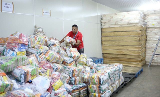 Governo Federal viabiliza ajuda para vítimas de incêndio do Educandos