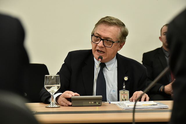 MEC terá secretaria para cuidar de ensino cívico-militar