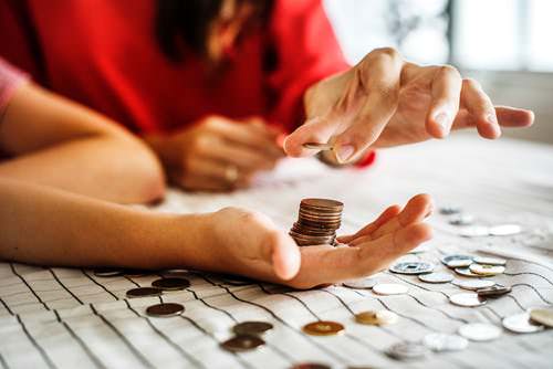 Juntar dinheiro e sair do vermelho são principais metas dos brasileiros para 2019