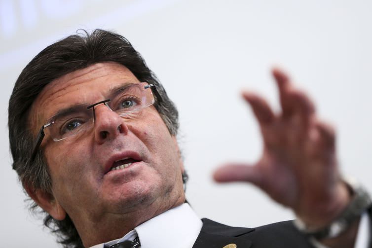 Superfaturamento: Fux leva notícia-crime contra Bolsonaro à PGR
