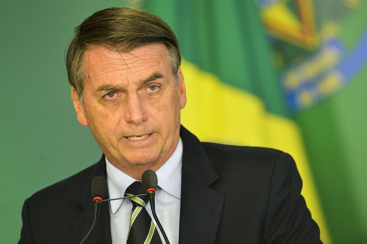 Bolsonaro diz que reforma da Previdência fará cortes “substanciais"