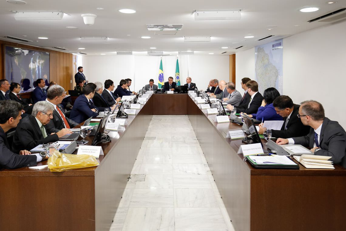 Bolsonaro já está reunido com os 22 ministros no Palácio do Planalto