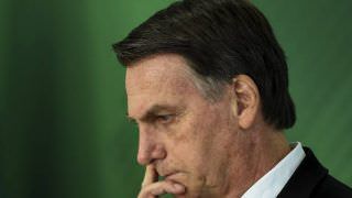Se for provado que o Flávio errou, ele pagará o preço, diz Bolsonaro