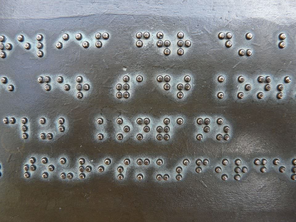 Braille: especialistas dizem que há avanços, mas ainda muito trabalho