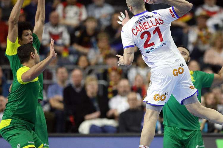 Brasil perde para Espanha e não tem mais chances de semi do Mundial de handebol