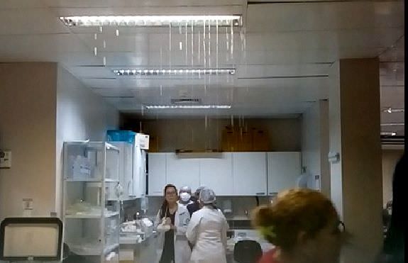 Chuva dentro do Hospital 28 de Agosto causa transtorno nos atendimentos