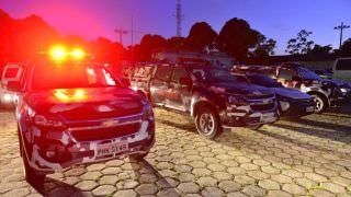 Nove homens são presos e dois veículos são recuperados pela Polícia Militar em Manaus