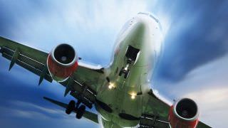 Governo sanciona lei para reembolso de voos cancelados e socorre companhias aéreas