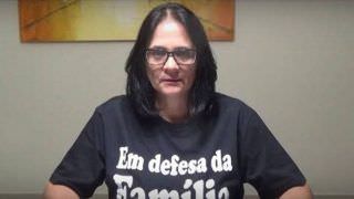 'Movimento Gay quer tirar Bíblia de circulação no Brasil', diz Damares Alves