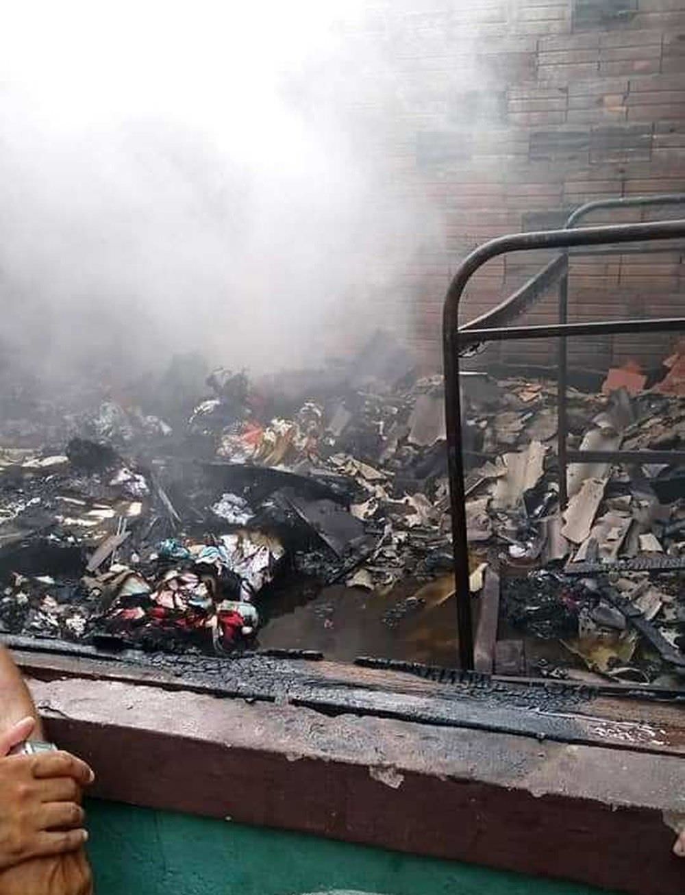 Marido abandona velório de esposa para tentar salvar casa de incêndio
