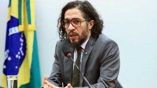 Rodrigo Maia anuncia no plenário renúncia de Jean Wyllys