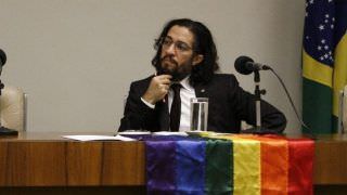 Jean Wyllys desiste de mandato e deixa o Brasil após ameaças de morte