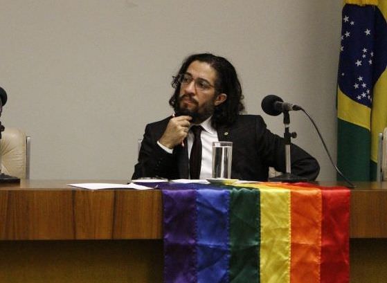 Jean Wyllys desiste de mandato e deixa o Brasil após ameaças de morte