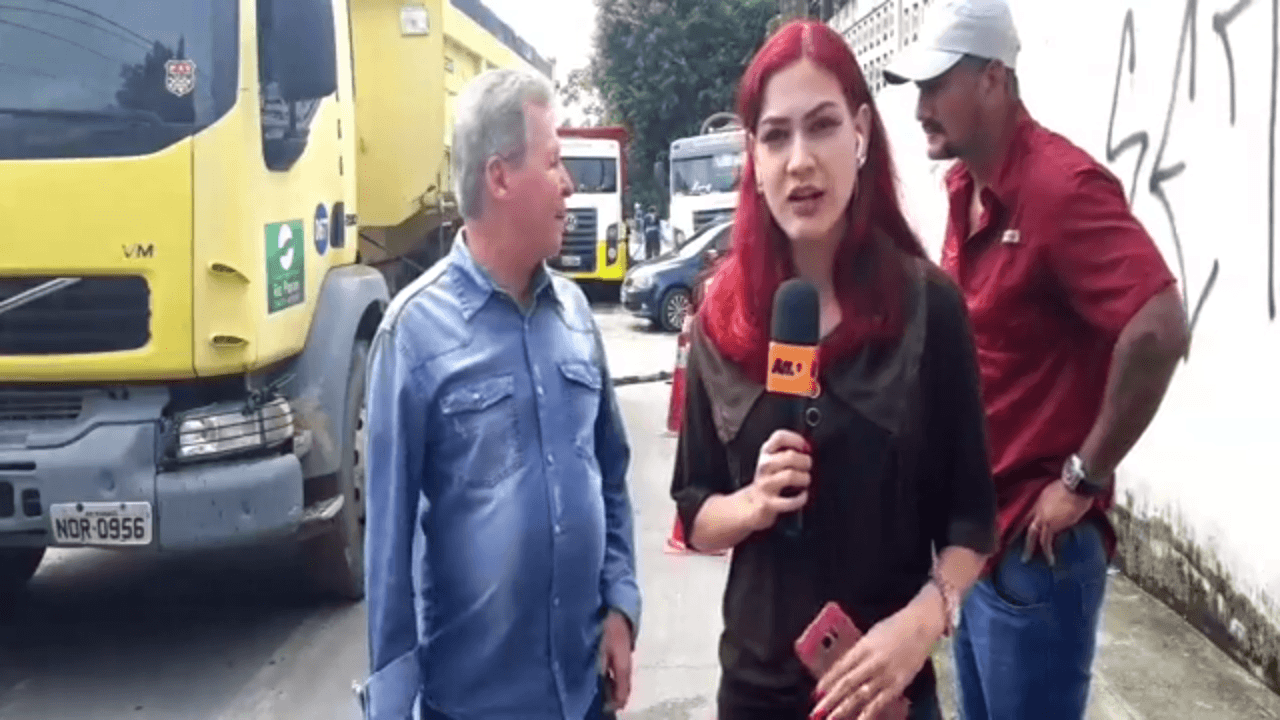 Prefeito visita obra em área de risco no Conjunto Vila Rica