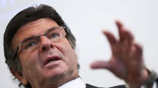 Superfaturamento: Fux leva notícia-crime contra Bolsonaro à PGR
