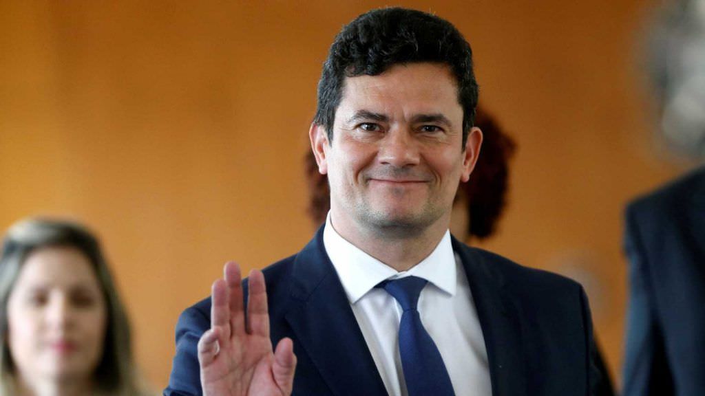 Moro recebe convite de editoras para livro sobre 'memórias'