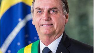 Bolsonaro divulga foto oficial em formato padrão
