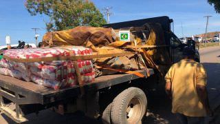 Caminhões com ajuda humanitária deixam Boa Vista rumo à fronteira