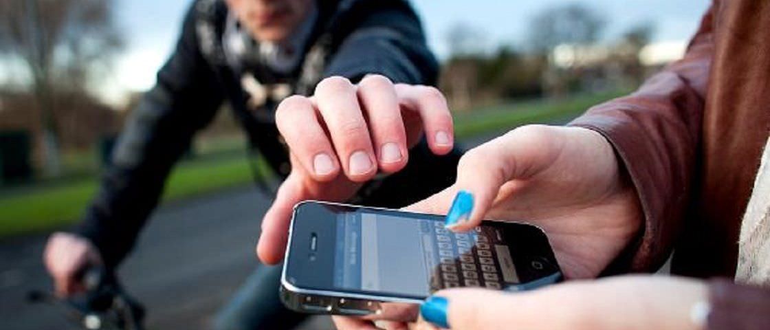 População deve registrar BO e pedir bloqueio de aparelhos celulares roubados ou furtados