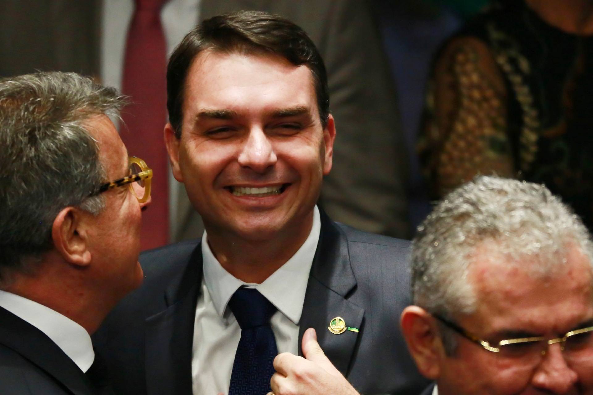 Ministro do Supremo nega pedido de Flávio Bolsonaro e investigação fica no Rio