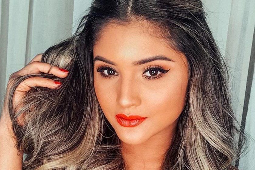 Ex de Safadão, Mileide Mihaile posa na cama e sensualiza com lingerie transparente