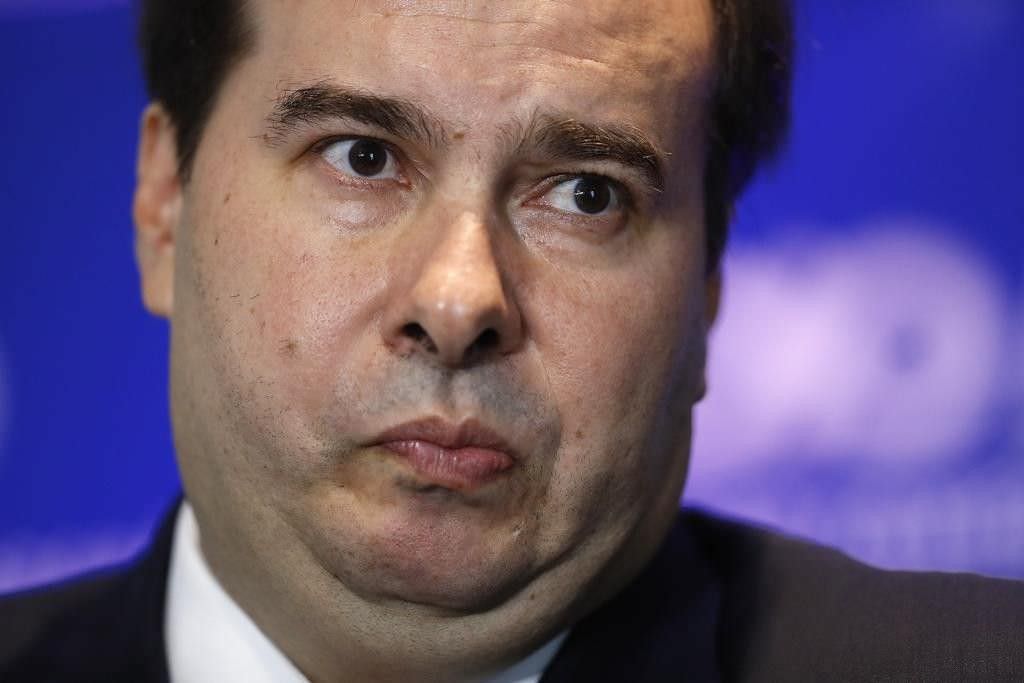 Rodrigo Maia diz que ministro da Educação é um desastre