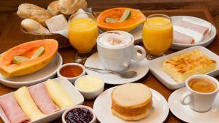 Comer café da manhã pode sabotar sua dieta, indica pesquisa