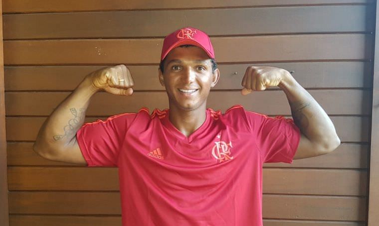 Flamengo contrata Isaquias Queiroz para projeto náutico do clube