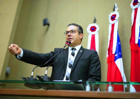 ‘Não defendo nacionalidade de médico; defendo médico presente’, diz Josué