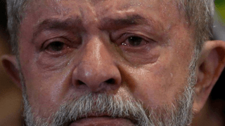 RedeTV! decide não exibir entrevista com com o ex-presidente Lula na prisão