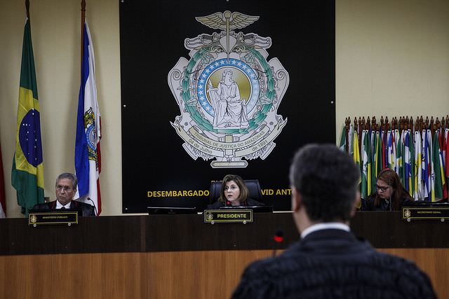 Empresa de telefonia é obrigada a indenizar cliente em R$ 10 mil