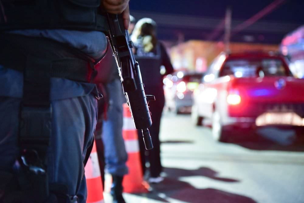 Envolvidos com roubos e tráfico de drogas são presos pela PM