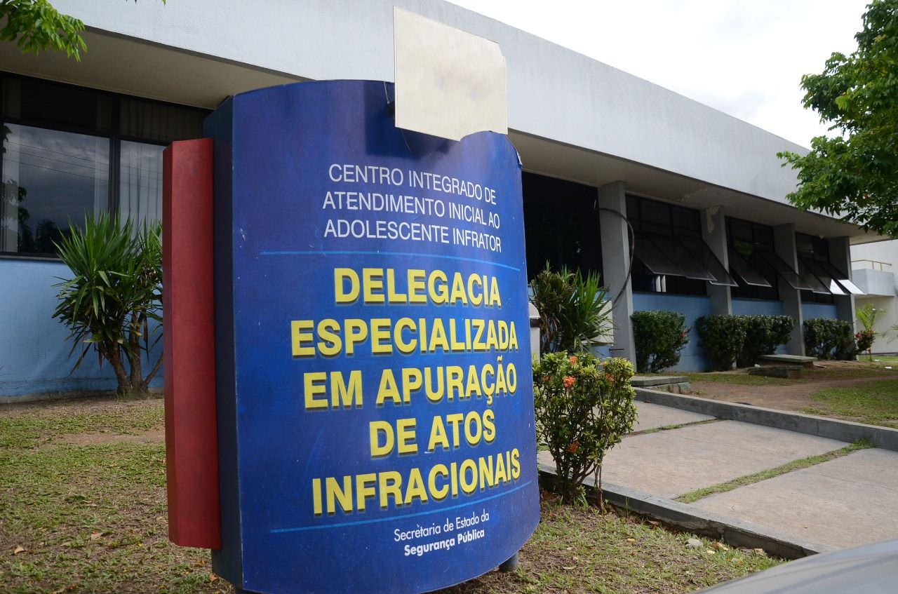 Três adolescentes são apreendidos após roubo e porte ilegal de arma