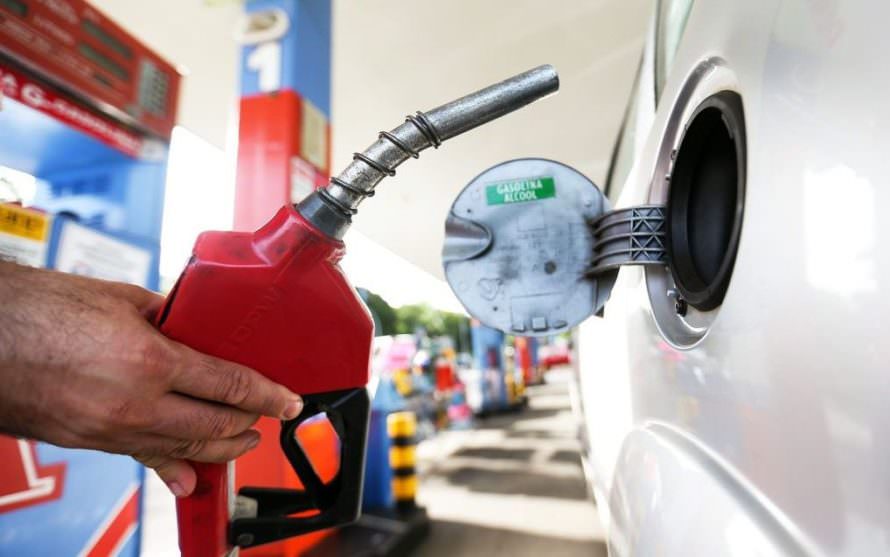 Petrobras mantém preço médio da gasolina nas refinarias em R$ 1,5