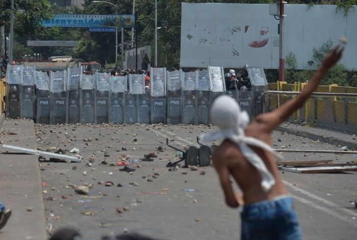 Colômbia registra 285 feridos na fronteira com a Venezuela