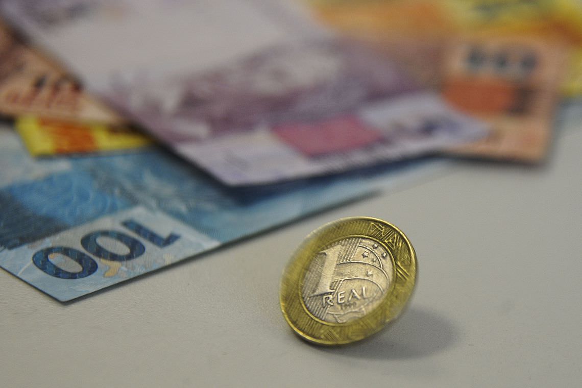 Confiança do consumidor recua 0,5 ponto em fevereiro de 2019