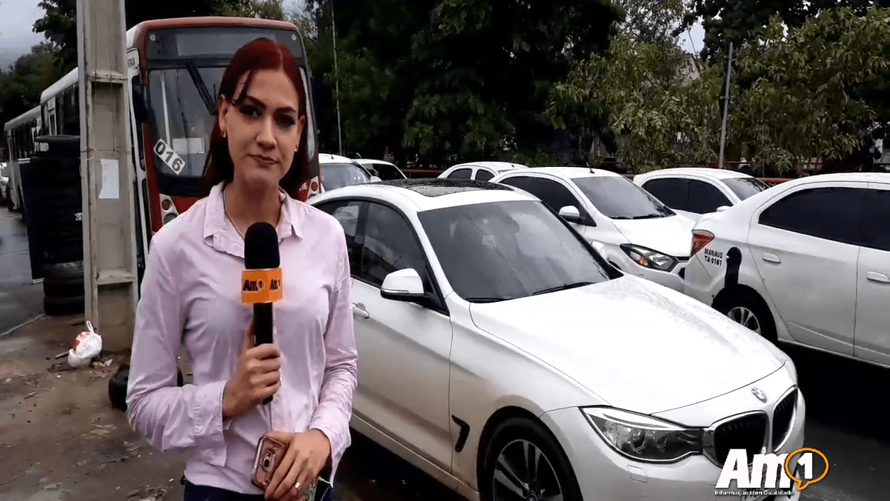 Taxistas fazem manifestação contra a atuação dos motoristas de aplicativos em Manaus