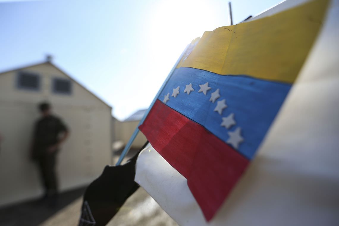Caravana que prepara ajuda humanitária é atacada na Venezuela